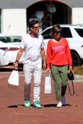 Lisa Rinna   Shopping With Her Husband Harry Hamlin in Malibu 07 02 2022   - 53
