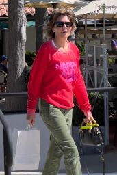 Lisa Rinna   Shopping With Her Husband Harry Hamlin in Malibu 07 02 2022   - 21