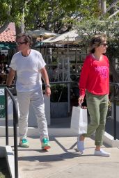 Lisa Rinna   Shopping With Her Husband Harry Hamlin in Malibu 07 02 2022   - 66