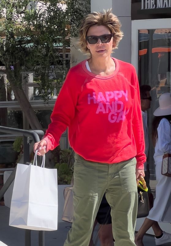 Lisa Rinna - Shopping With Her Husband Harry Hamlin in Malibu 07/02/2022