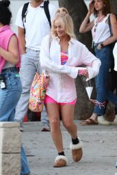 Margot Robbie - "Barbie" Filming Set in Los Angeles 07/02/2022
