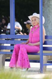 Margot Robbie - "Barbie" Filming Set in Los Angeles 07/02/2022