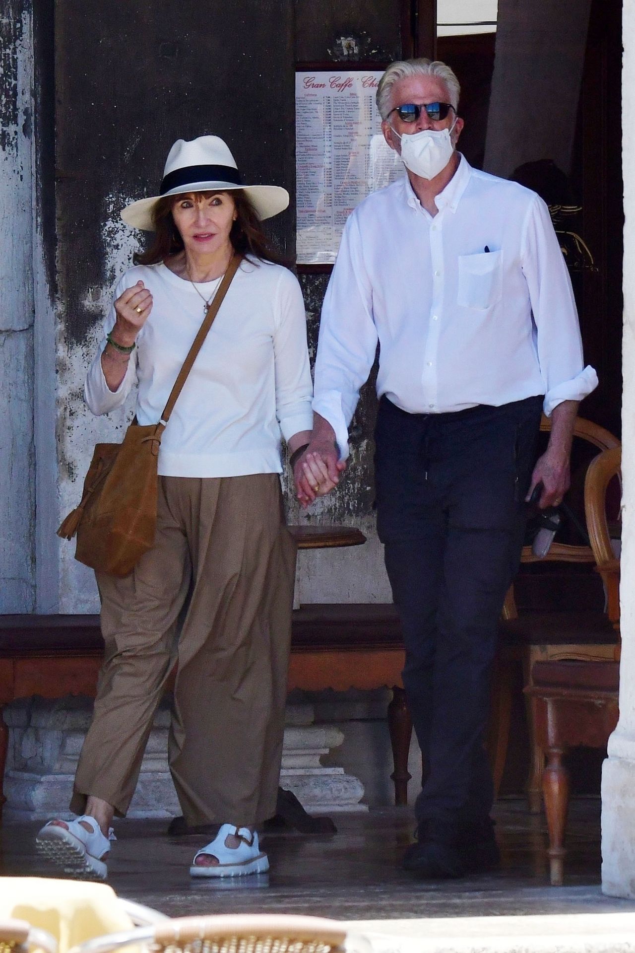 Mary Steenburgen and Ted Danson on Vacation in Venice 07/08/2022 •  CelebMafia