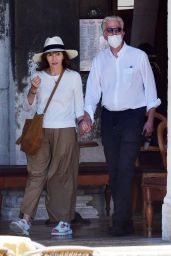 Mary Steenburgen and Ted Danson on Vacation in Venice 07 08 2022   - 16