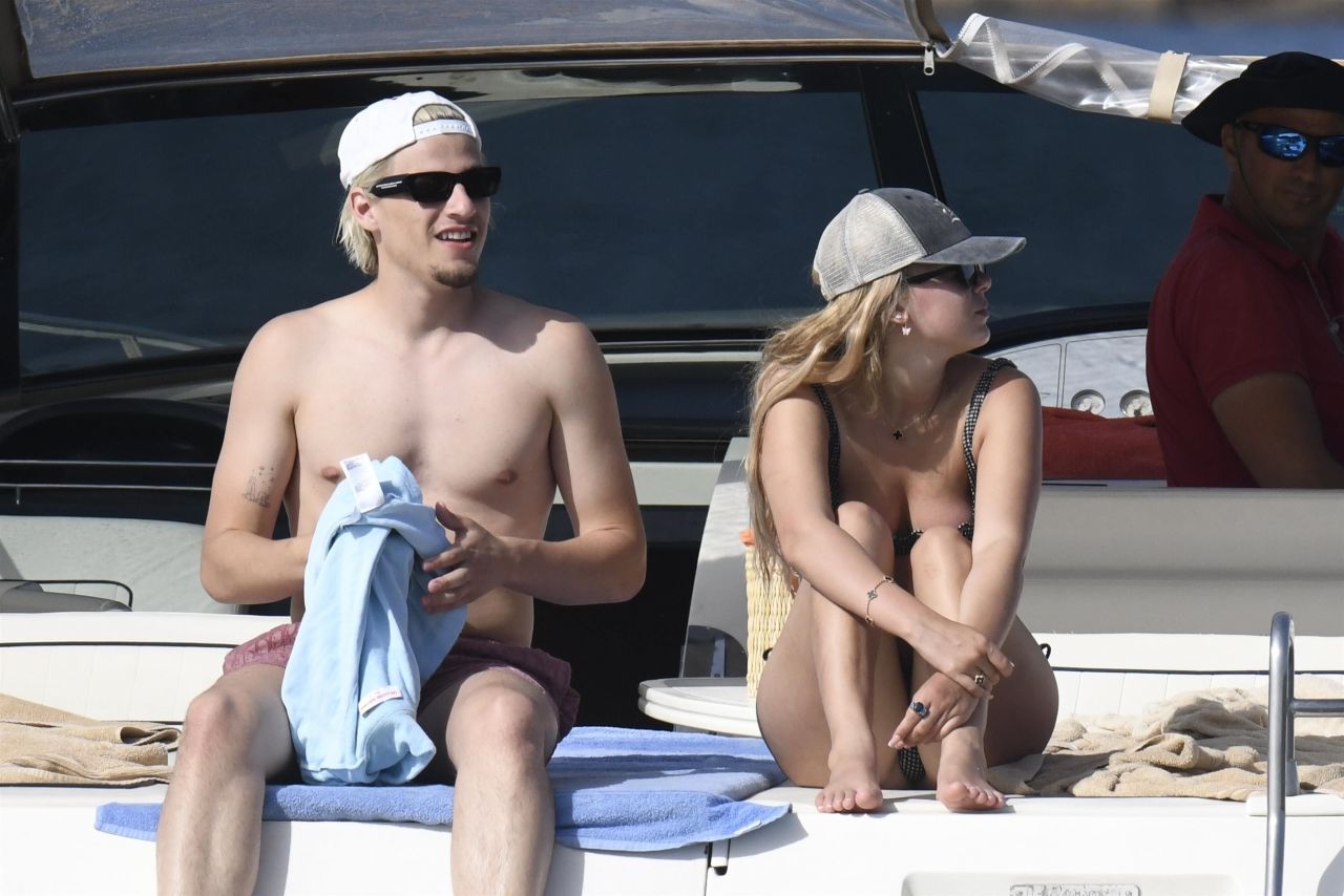 Millie bobby brown on boat