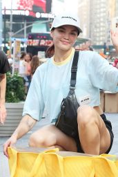 Paris Berelc - Fitness in Times Square with Phantom Fitness 07/21/2022