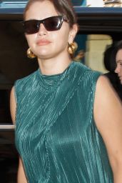 Selena Gomez - Shopping at Louis Vuitton Shop in Paris 07/08/2022