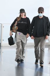 Suki Waterhouse and Robert Pattinson - JFK Airport in New York 07/19/2022