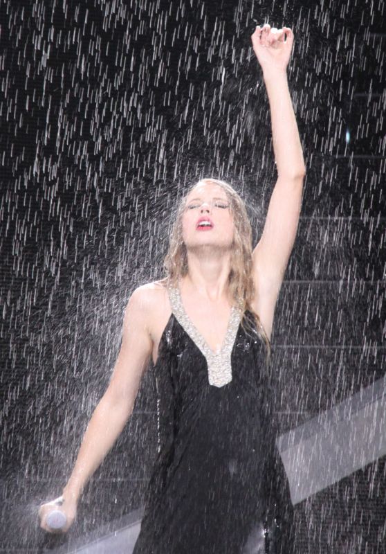 Taylor Swift   Fearless Tour in Toronto May 2010   - 18