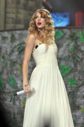 Taylor Swift   Fearless Tour in Toronto May 2010   - 83