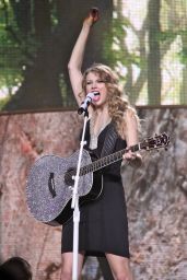 Taylor Swift   Fearless Tour in Toronto May 2010   - 62