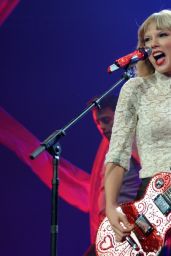 Taylor Swift - The Red Tour Glendale Arizona 05/28/2013