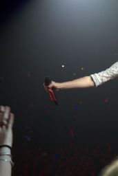 Taylor Swift - The Red Tour Glendale Arizona 05/28/2013