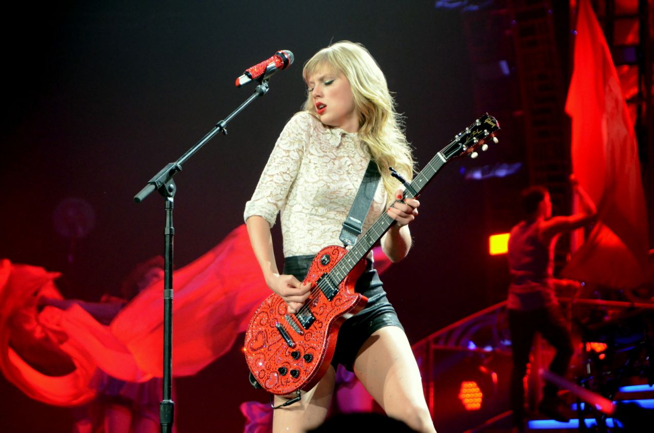 Taylor Swift - The Red Tour Glendale Arizona 05/28/2013 • CelebMafia