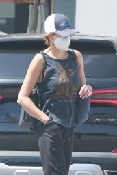 Teri Hatcher in a Sleeveless Top - Los Angeles 07/17/2022
