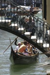 Victoria Beckham - Boat Ride in Venice 07/05/2022