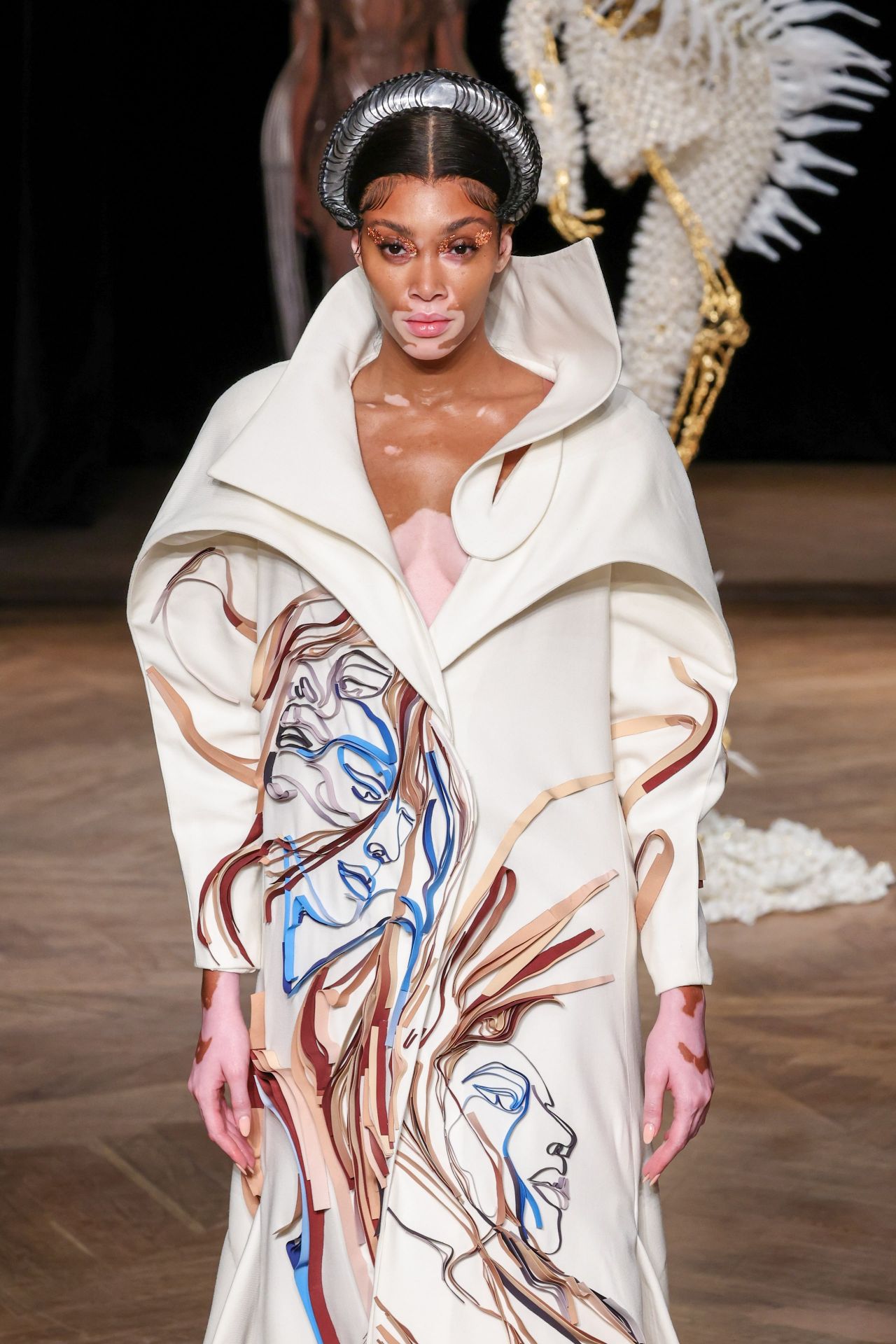 Winnie Harlow - Iris Van Herpen Haute Couture Fall Winter 2022/2023 ...