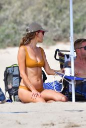 Alessandra Ambrosio   Playing Beach Volleyball in Malibu 07 31 2022   - 71