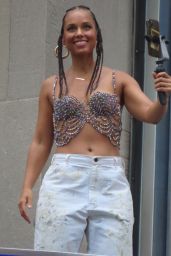 Alicia Keys   RC Rooftop Photo Shoot in New York 08 11 2022   - 5