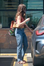 Alison Brie - Grocery Shopping at Gelson