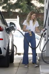 Ashlee Simpson Getting Gas in LA 08 03 2022   - 91