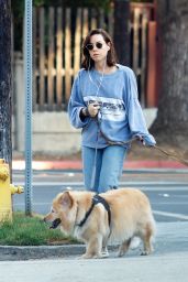 Aubrey Plaza in Comfy Outfit in Los Angeles 08 18 2022   - 19