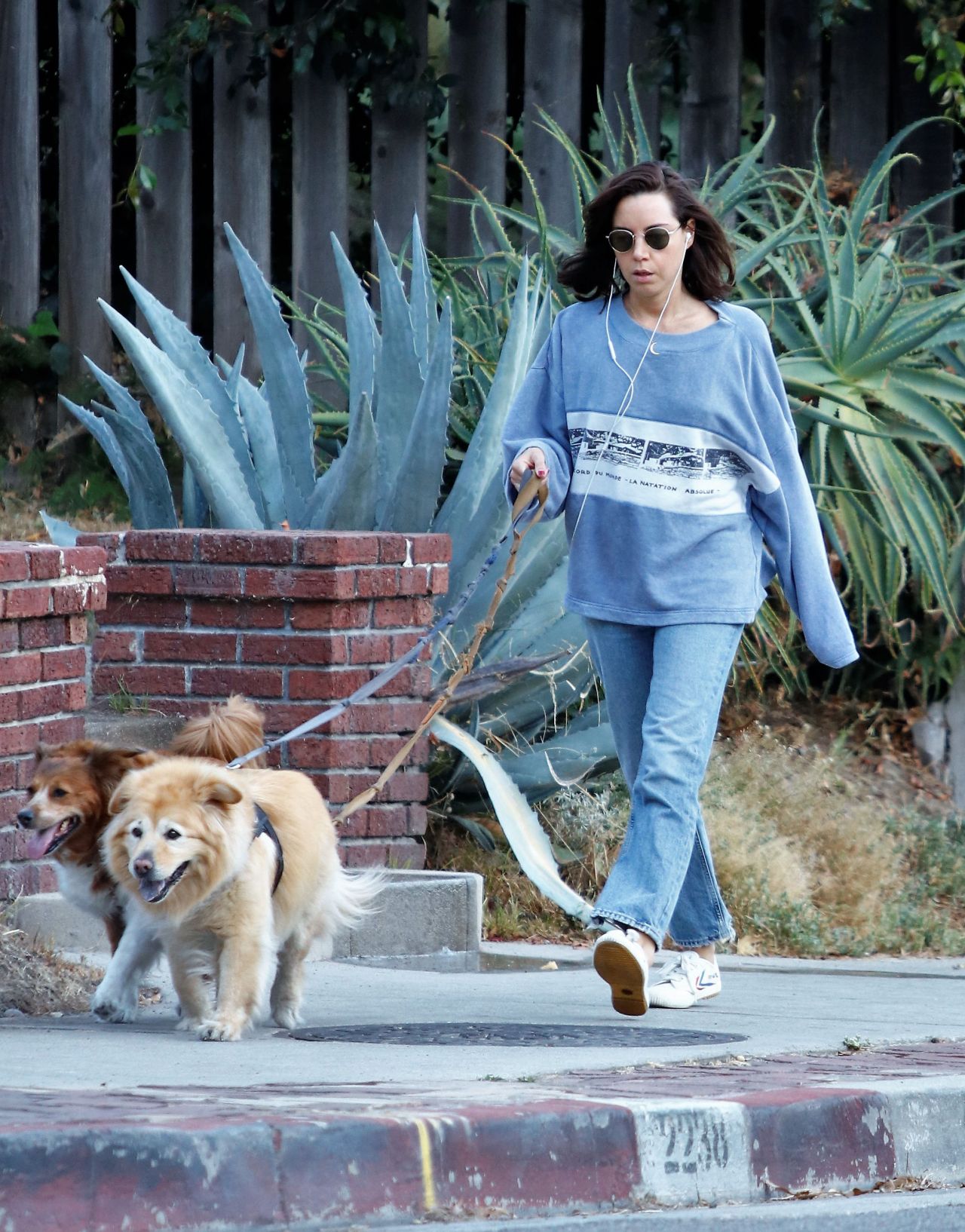 Aubrey Plaza - Out in Studio City 02/19/2022 • CelebMafia