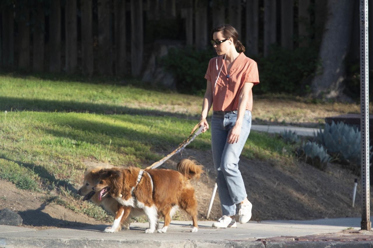 Aubrey Plaza - Out in Studio City 02/19/2022 • CelebMafia