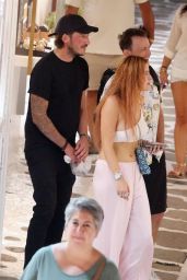 Bella Thorne   Stroll Through Mykonos 08 28 2022   - 24