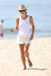 Bethenny Frankel on the Beach in The Hamptons 08/20/2022