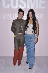 Charlie D Amelio and Dixie D Amelio    Kylie Cosmetics  Launch in Westwood 08 24 2022   - 16