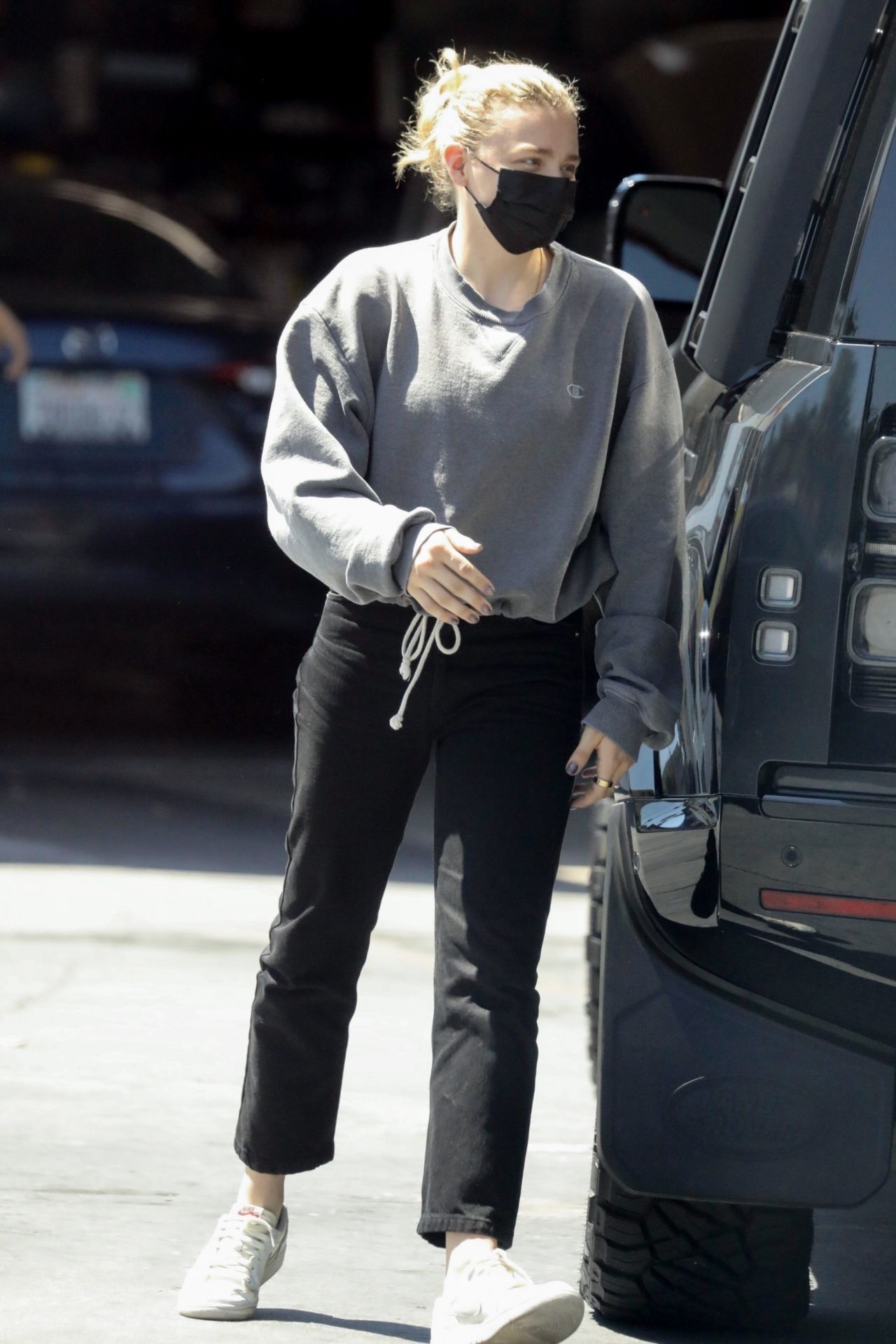 Chloe Moretz - Running Errand in LA 09/23/2022 • CelebMafia