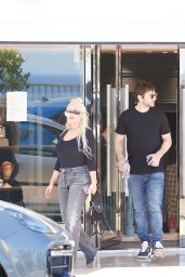 Christina Aguilera and Matthew Rutler   Shopping in France 08 01 2022   - 74