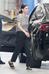 Courteney Cox at a Business Office in Beverly Hills 08/08/2022