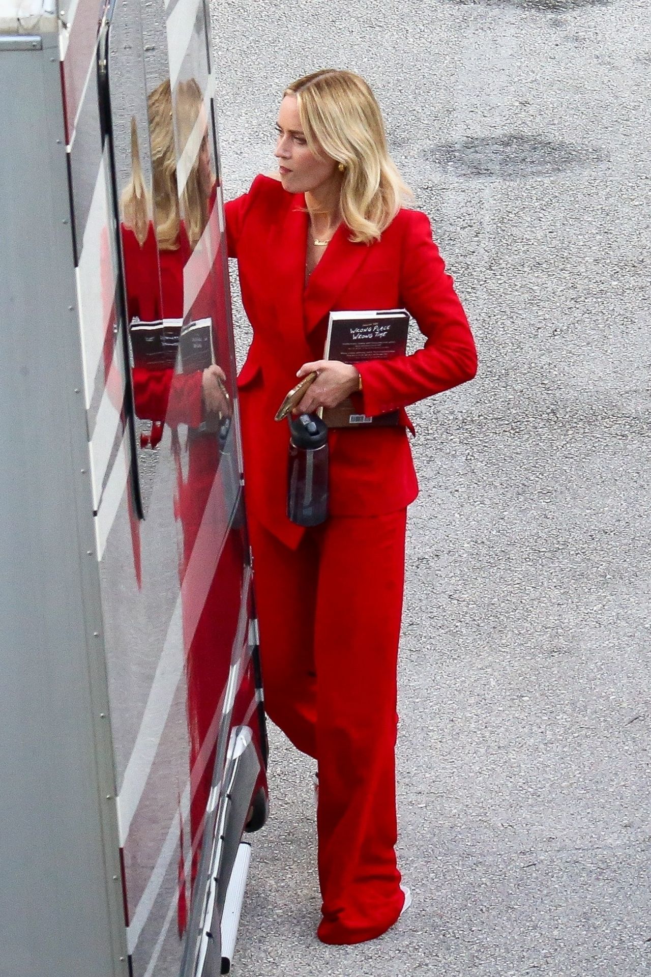 Emily Blunt - "The Pain Hustlers" Filming in Miami 08/29/2022.