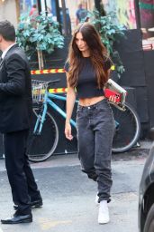 Emily Ratajkowski in Black Jeans and Black Top 08 26 2022   - 34