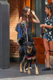 Emily Ratajkowski   Out in New York City 08 18 2022   - 9