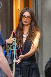 Emily Ratajkowski - Out in New York City 08/18/2022