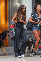 Emily Ratajkowski - Out in New York City 08/18/2022