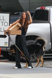 Emily Ratajkowski - Out in New York City 08/18/2022