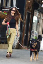 Emily Ratajkowski Street Style 08 11 2022   - 46