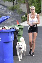 Emma Hernan - Out in Los Angeles 08/10/2022