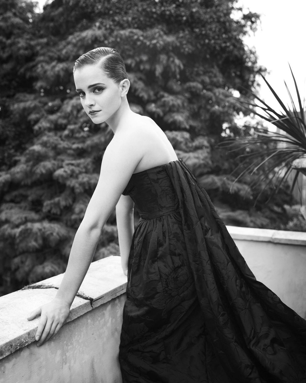 https://celebmafia.com/wp-content/uploads/2022/08/emma-watson-photo-shoot-2011-8.jpg