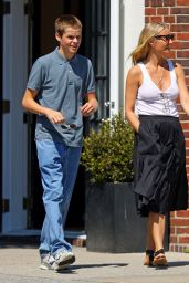 Gwyneth Paltrow - Out in the Hamptons 08/25/2022