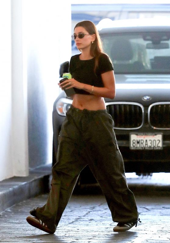 Hailey Rhode Bieber in Casual Outfit 08/15/2022
