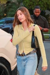Hailey Rhode Bieber - Out in Los Angeles 08/24/2022