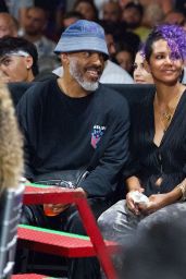 Halle Berry at an Boxing Match in LA 08/04/2022