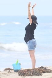 Heidi Montag at the Beach in Los Angeles 08/04/2022