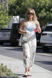 Hilary Duff in Comfy Outfit 08 18 2022   - 59