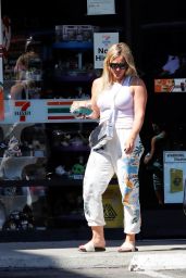 Hilary Duff in Comfy Outfit 08 18 2022   - 56
